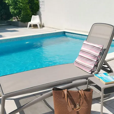 Apartment Mit Gemeinschaftlichem Pool Vodice
